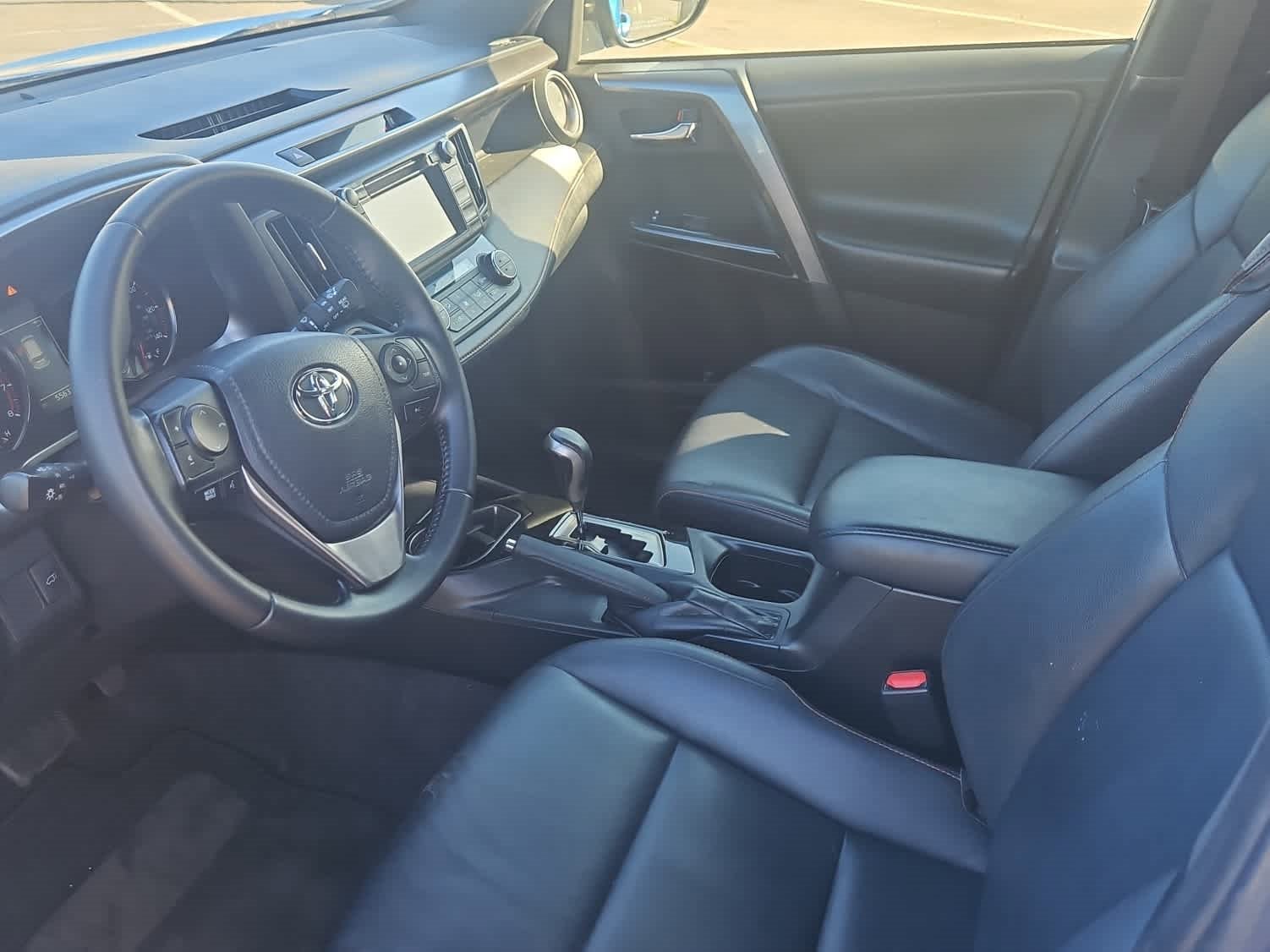 Used 2017 Toyota RAV4 SE image 15