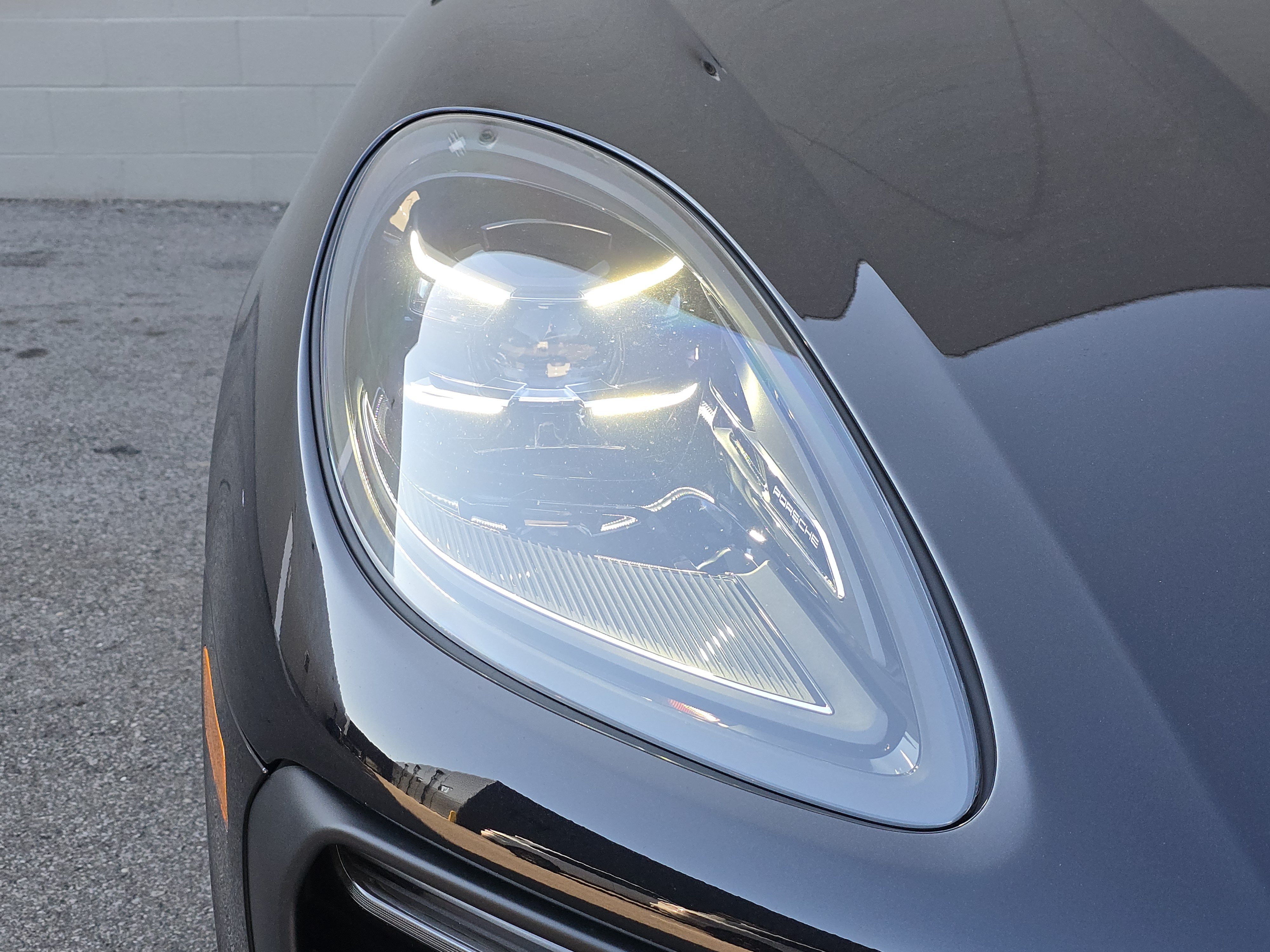 Certified 2025 Porsche Macan AWD/4WD image 11