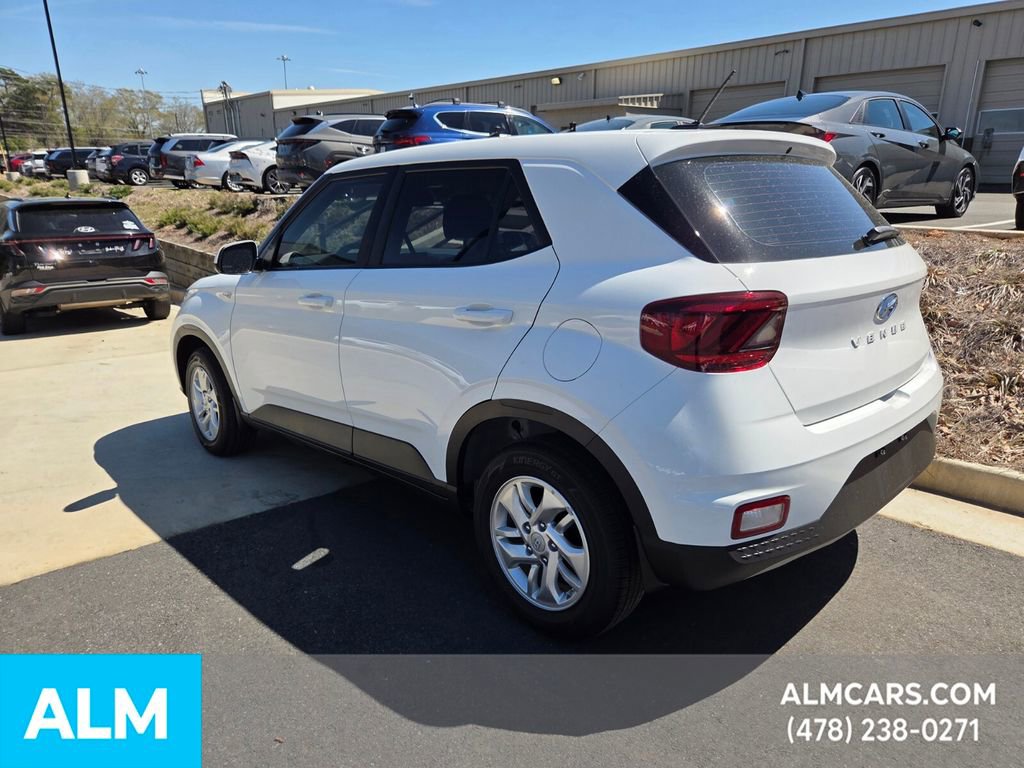 Used 2025 Hyundai Venue SE image 4
