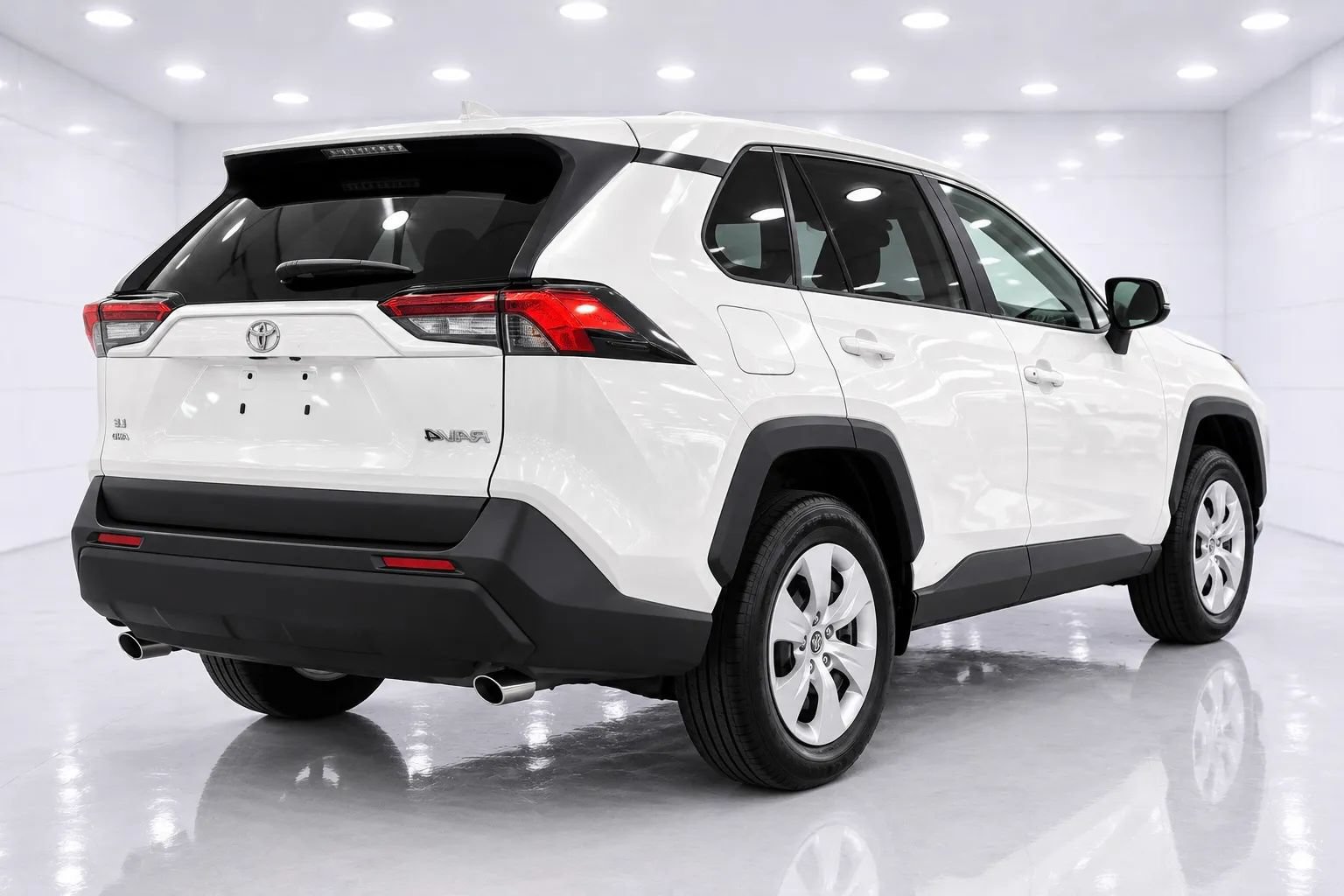 Used 2025 Toyota RAV4 LE AWD/4WD image 5