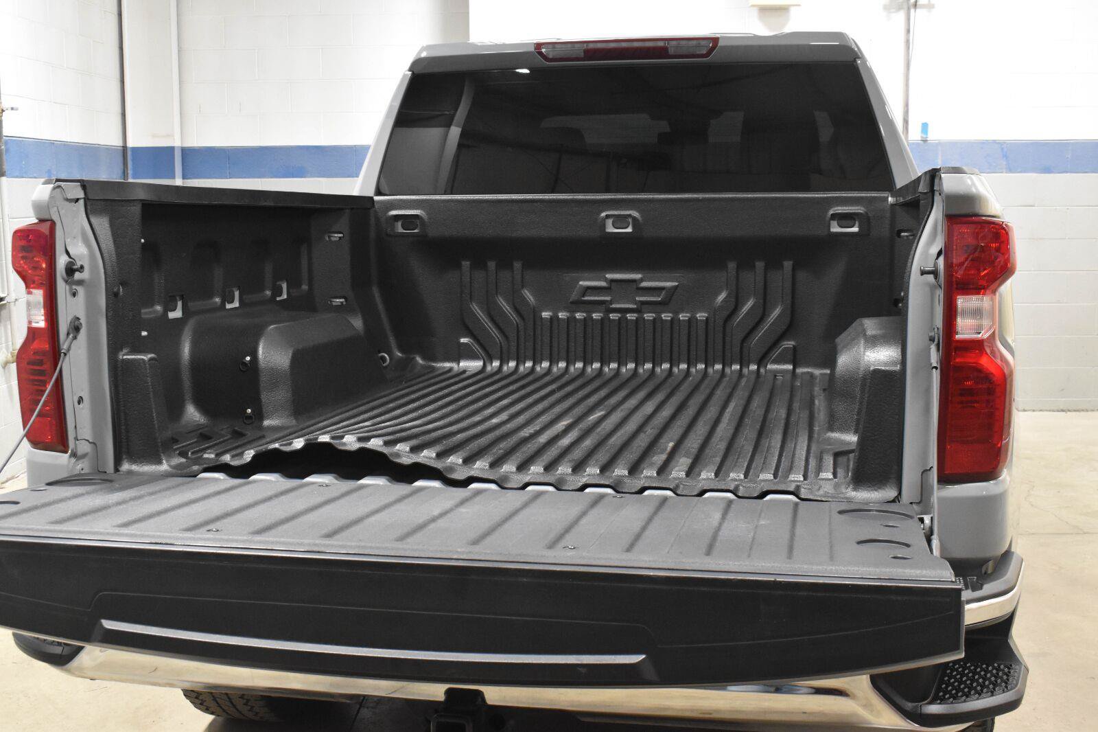 Used 2024 Chevrolet Silverado 1500 LT AWD/4WD image 23