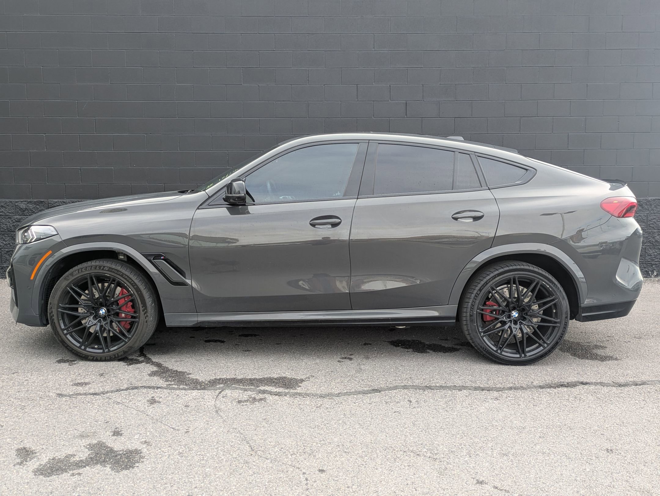 Used 2024 BMW X6 M Competition w/ Executive Package image 9