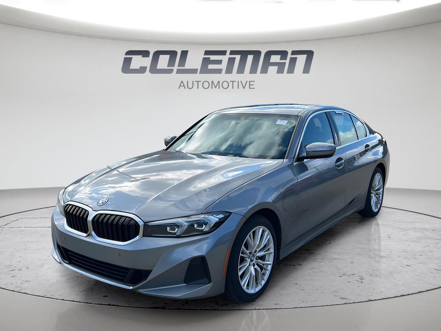 Used 2024 BMW 330e xDrive image 1