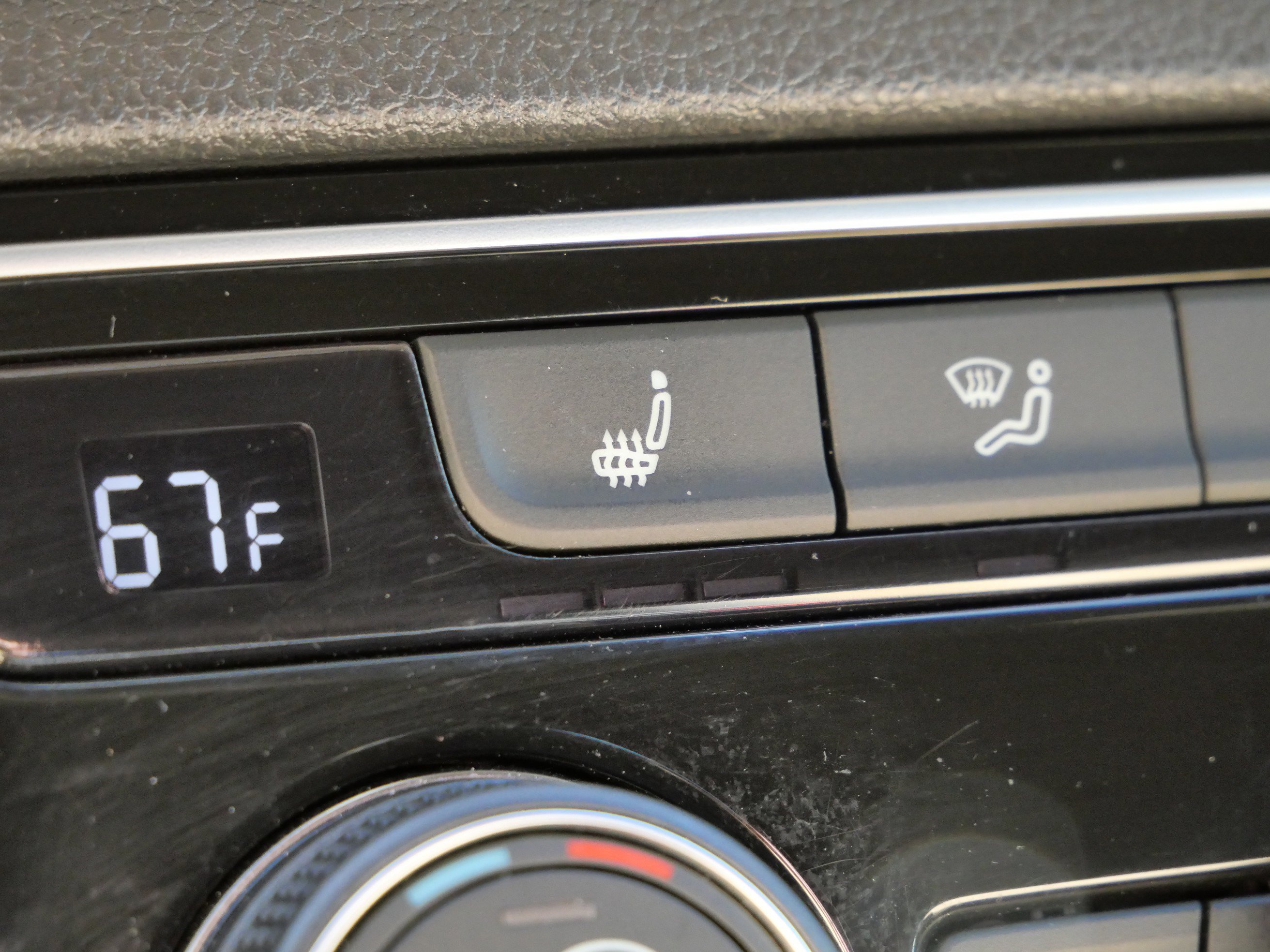 Certified 2022 Volkswagen Atlas Cross Sport SE image 30