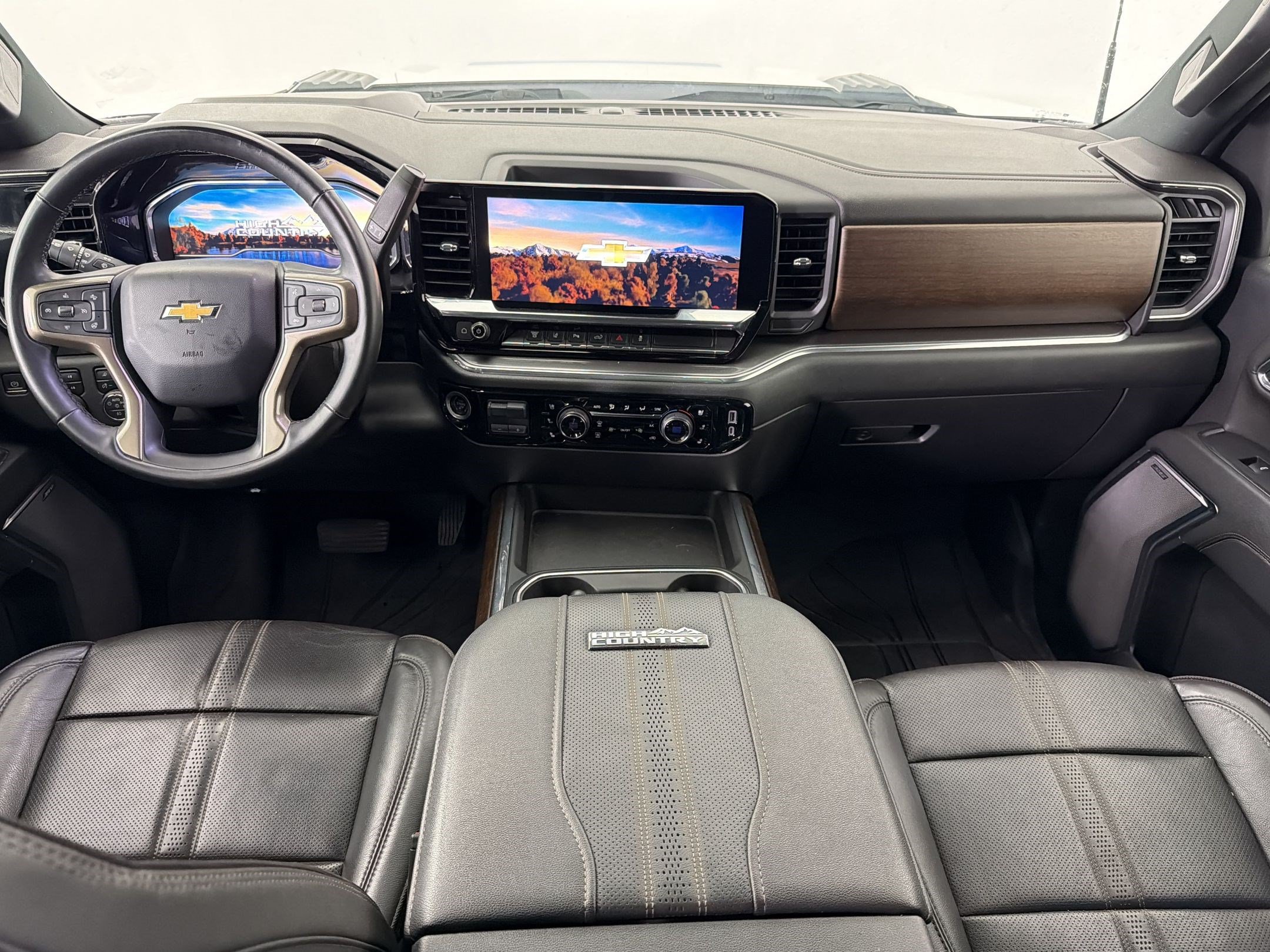 Used 2024 Chevrolet Silverado 2500 High Country w/ High Country Premium Package AWD/4WD image 17