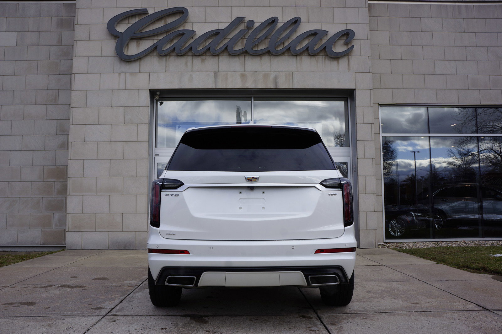 Used 2024 Cadillac XT6 Premium Luxury w/ Technology Package image 6