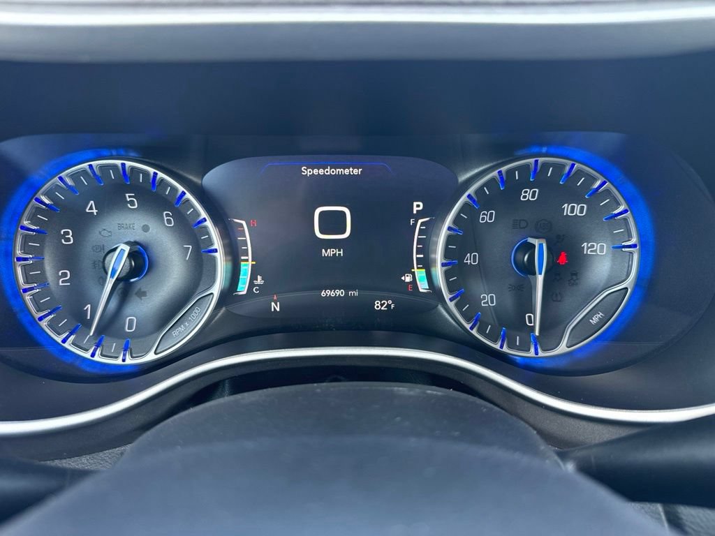 Used 2024 Chrysler Pacifica Touring-L FWD image 27