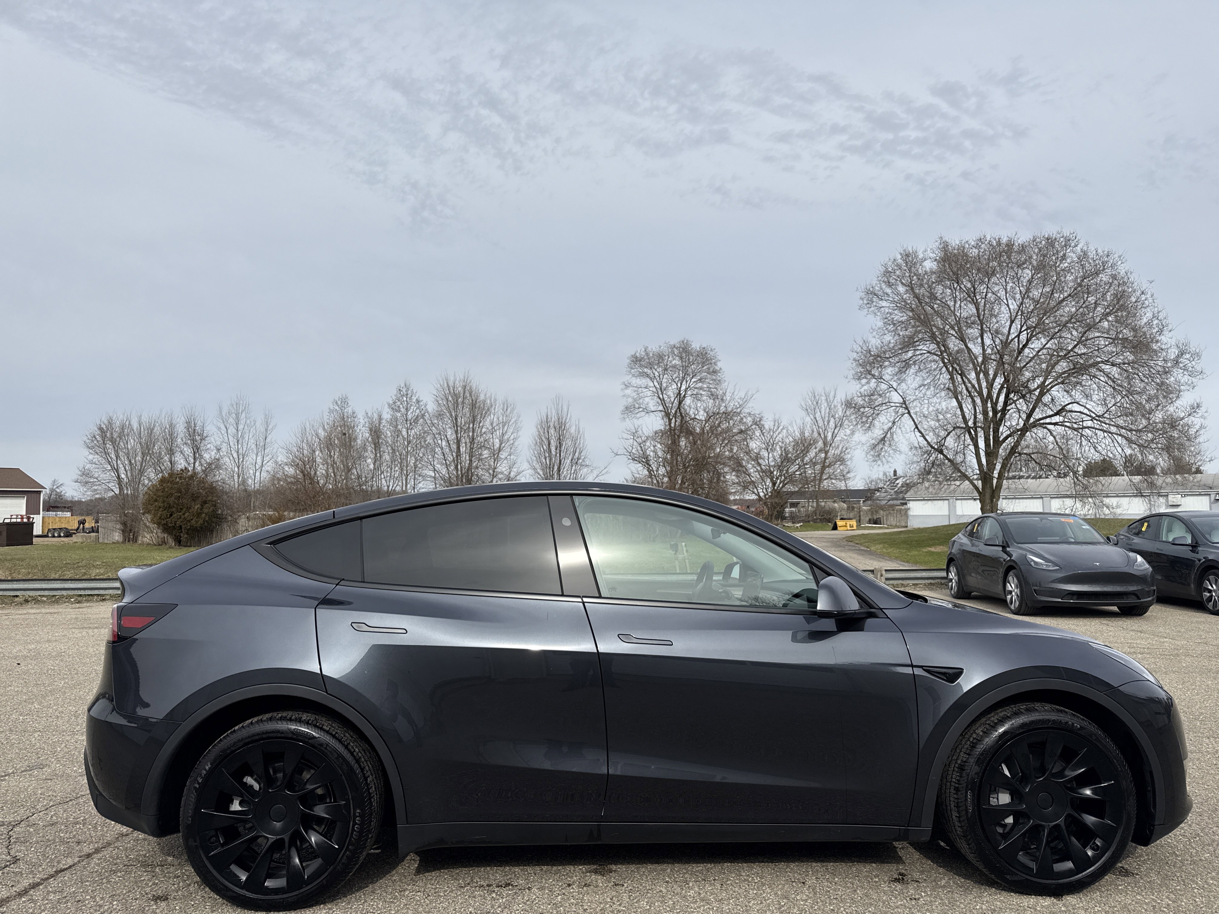 Used 2024 Tesla Model Y Long Range image 3