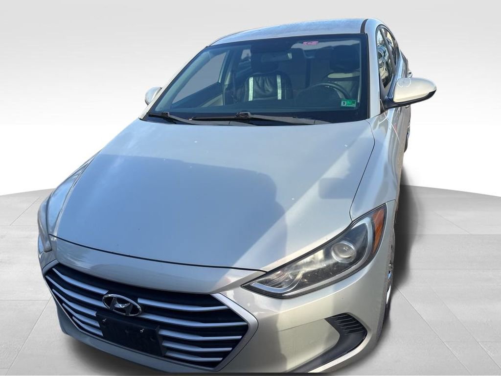 Used 2017 Hyundai Elantra SE image 4