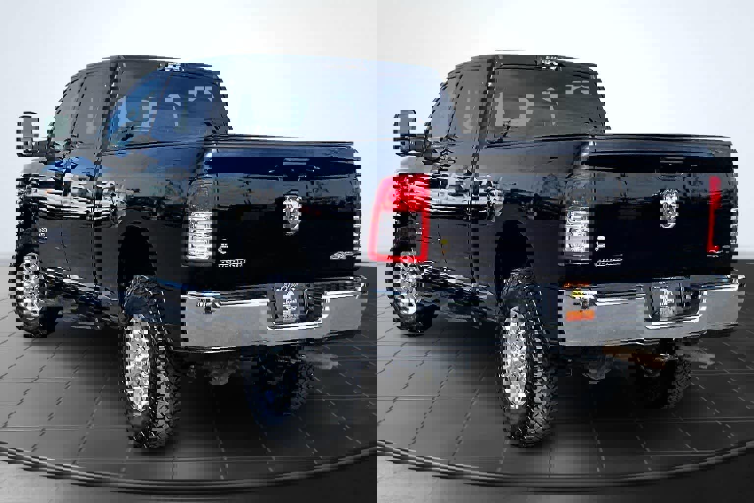 Used 2024 RAM 3500 Big Horn w/ Bed Utility Group AWD/4WD image 4