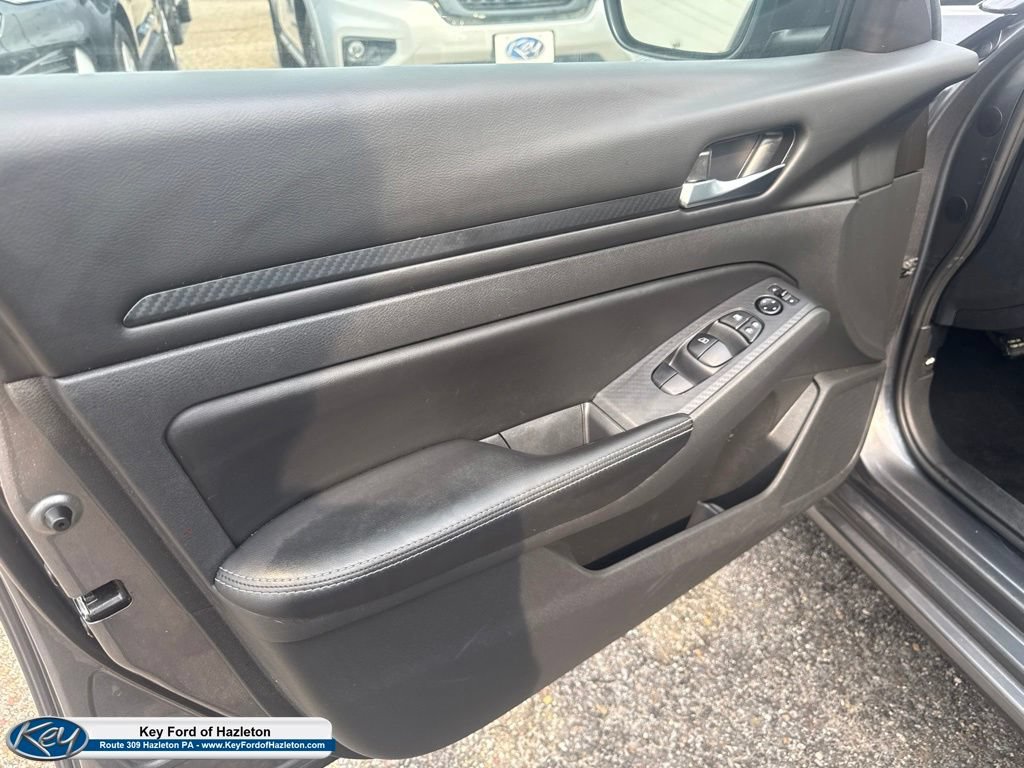 Used 2024 Nissan Altima 2.5 SV FWD image 14