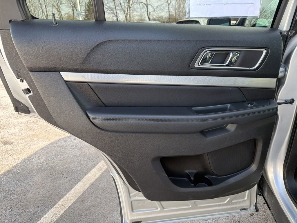 Used 2017 Ford Explorer XLT w/ Equipment Group 202A image 21