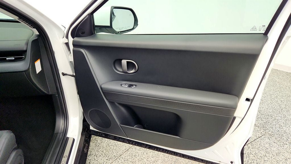 Used 2025 Hyundai Ioniq 5 SEL RWD image 25