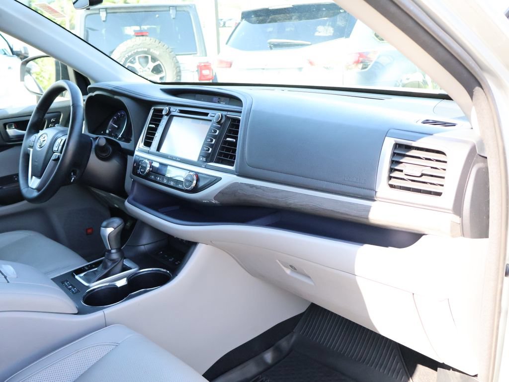 Used 2018 Toyota Highlander Limited Platinum AWD/4WD image 9