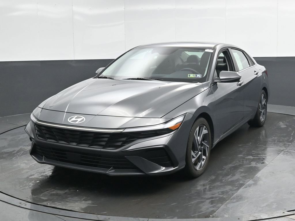 Used 2025 Hyundai Elantra Limited FWD image 6
