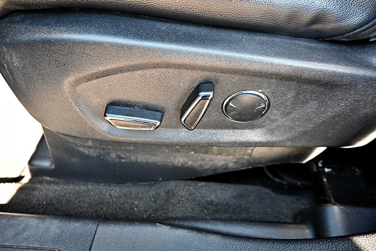 Used 2017 Ford Explorer XLT FWD image 19