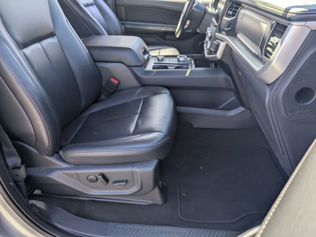 Used 2024 Ford Expedition Max XLT image 29