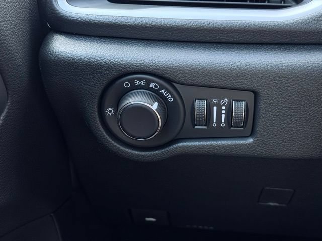 New 2027 Chrysler Pacifica Select FWD image 38