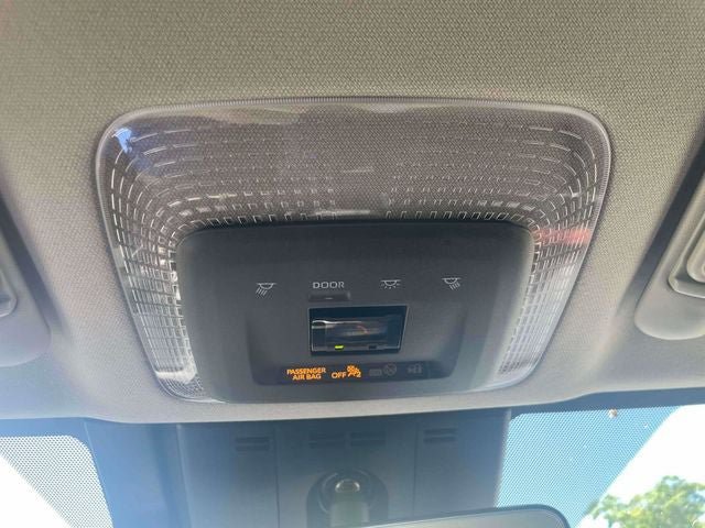 Used 2025 Toyota Prius Plug-In Hybrid FWD image 31