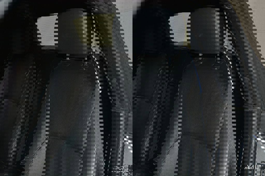 Used 2004 BMW Z4 2.5i image 11