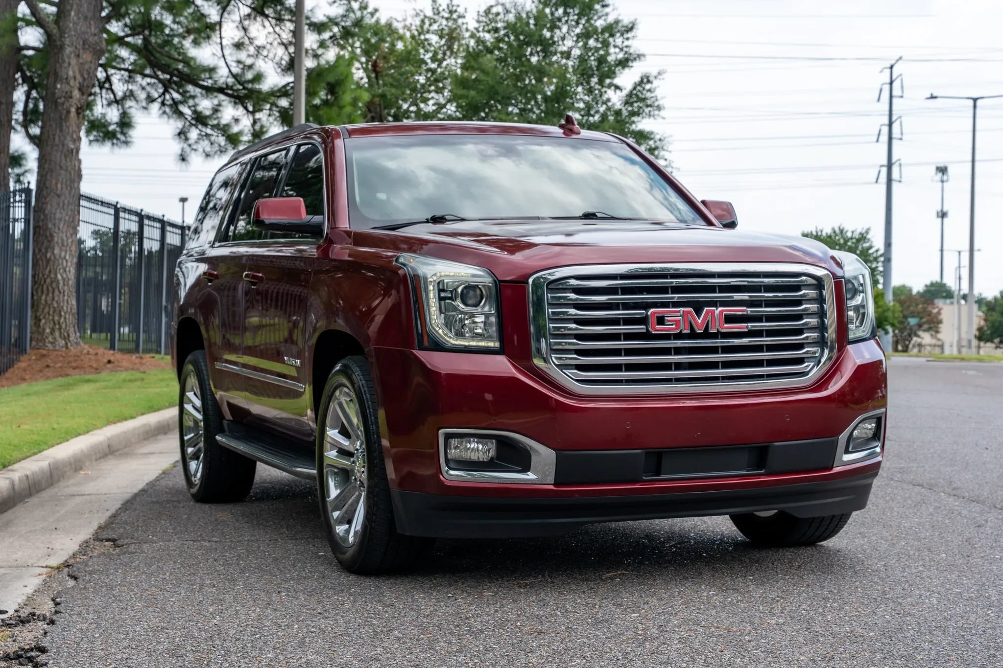 Used 2018 GMC Yukon SLT w/ Premium Edition RWD image 3