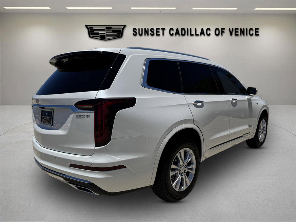 New 2025 Cadillac XT6 Luxury image 3