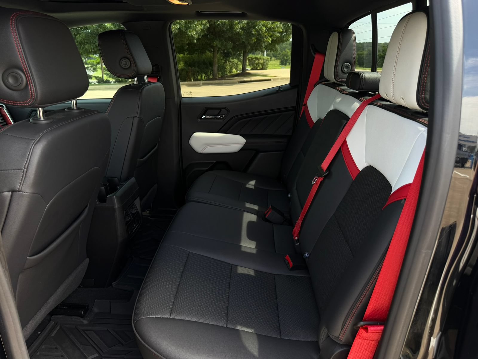 Used 2024 GMC Canyon AT4X AWD/4WD image 31