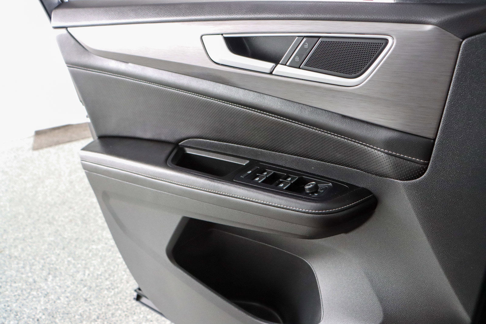 Used 2024 Volkswagen Atlas Cross Sport SE image 21