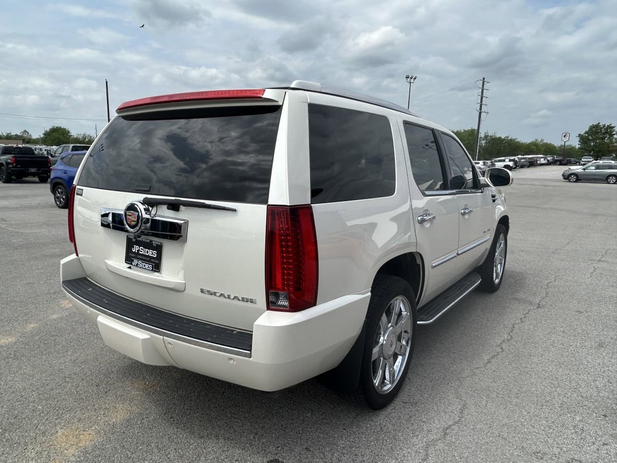 Used 2014 Cadillac Escalade Luxury RWD image 6