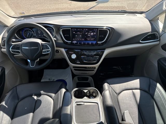 Used 2024 Chrysler Pacifica Touring-L FWD image 12