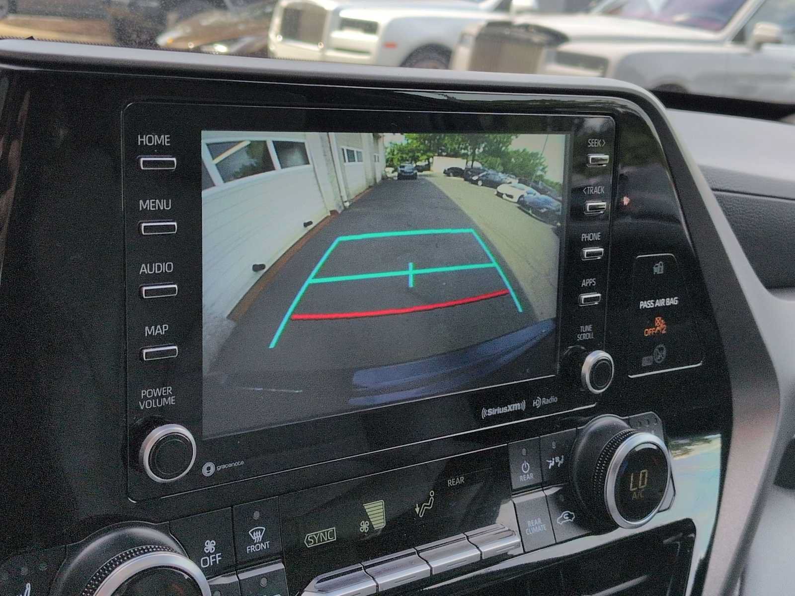 Used 2021 Toyota Highlander XLE AWD/4WD image 32