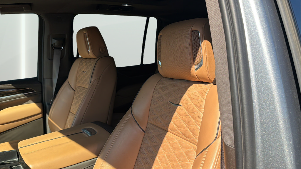 Used 2023 Cadillac Escalade ESV Premium Luxury w/ Performance Package RWD image 11