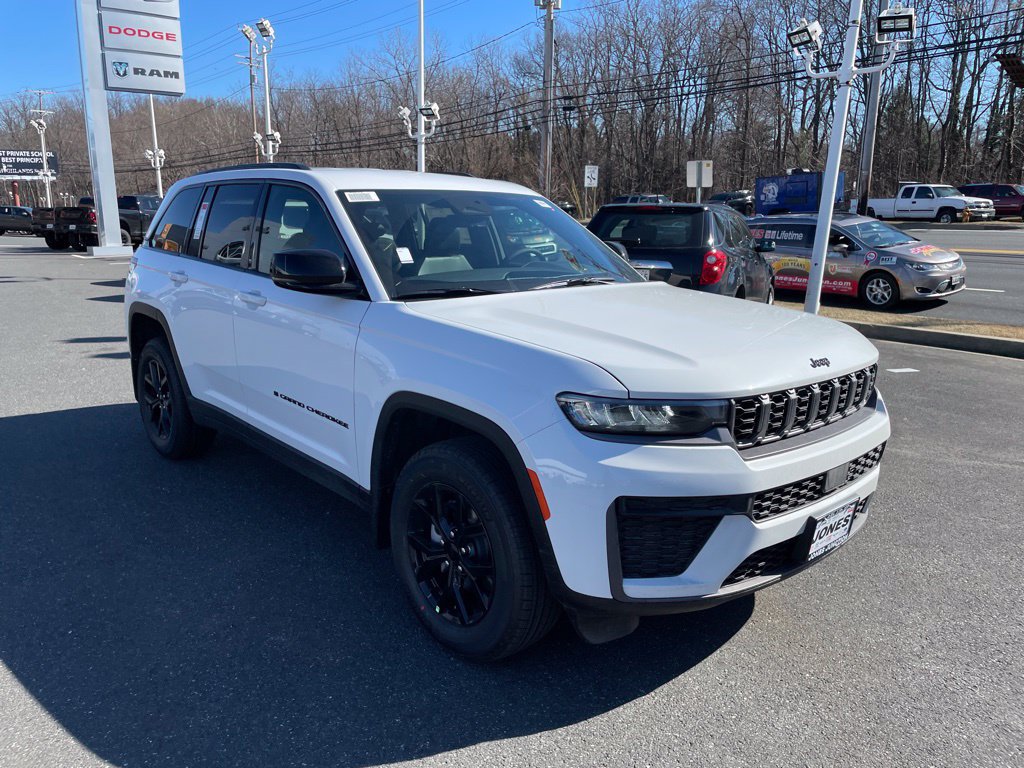 New 2026 Jeep Grand Cherokee Altitude AWD/4WD image 2