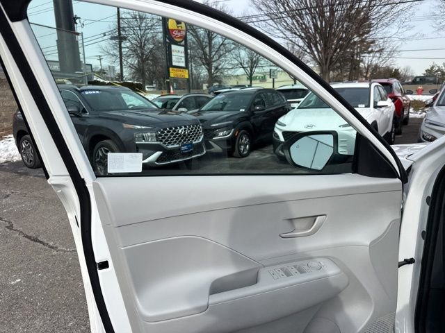 Used 2025 Hyundai Kona SEL image 37