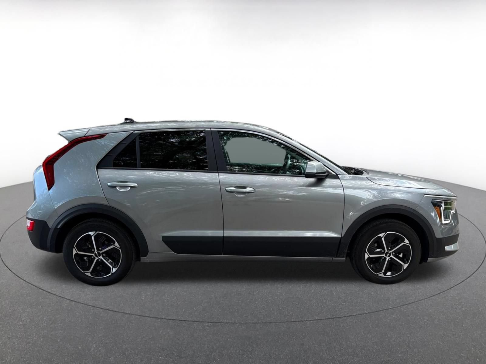Used 2026 Kia Niro LX FWD image 8