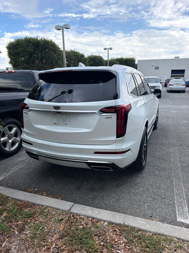 Used 2021 Cadillac XT6 Premium Luxury FWD image 2