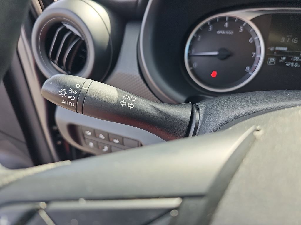 Used 2025 Nissan Kicks Play S image 27