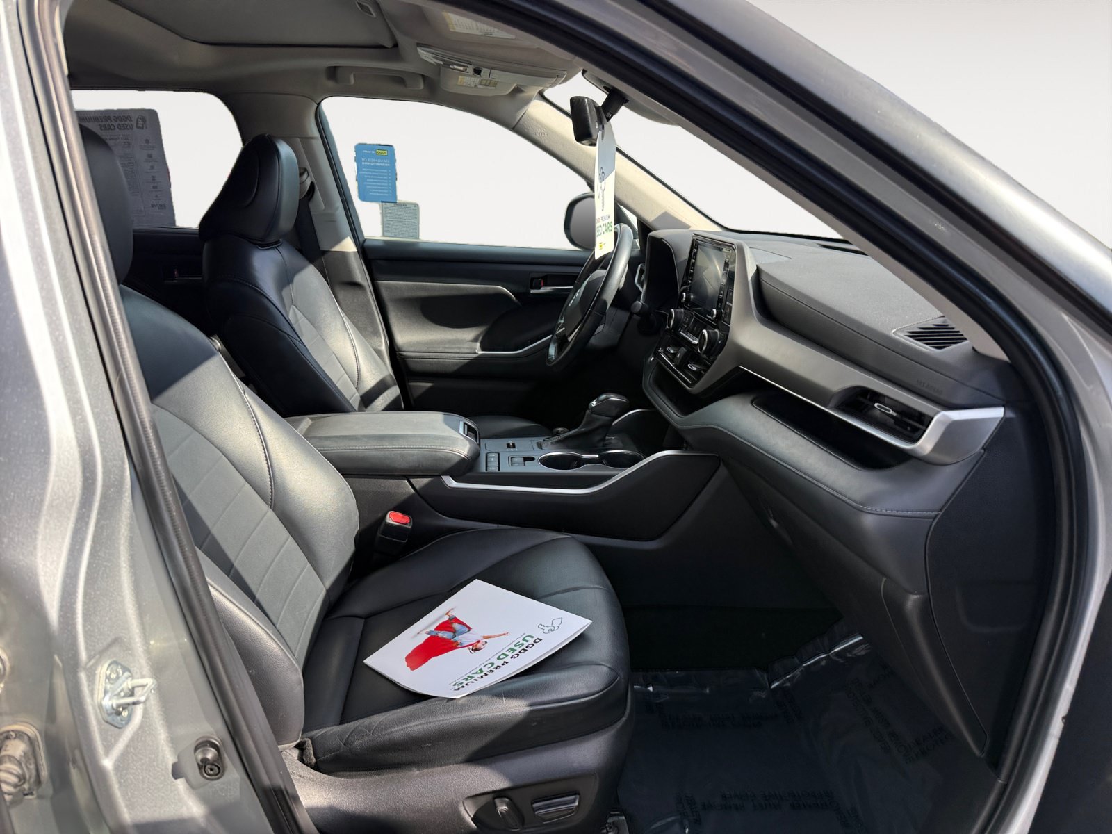 Used 2022 Toyota Highlander XLE FWD image 19