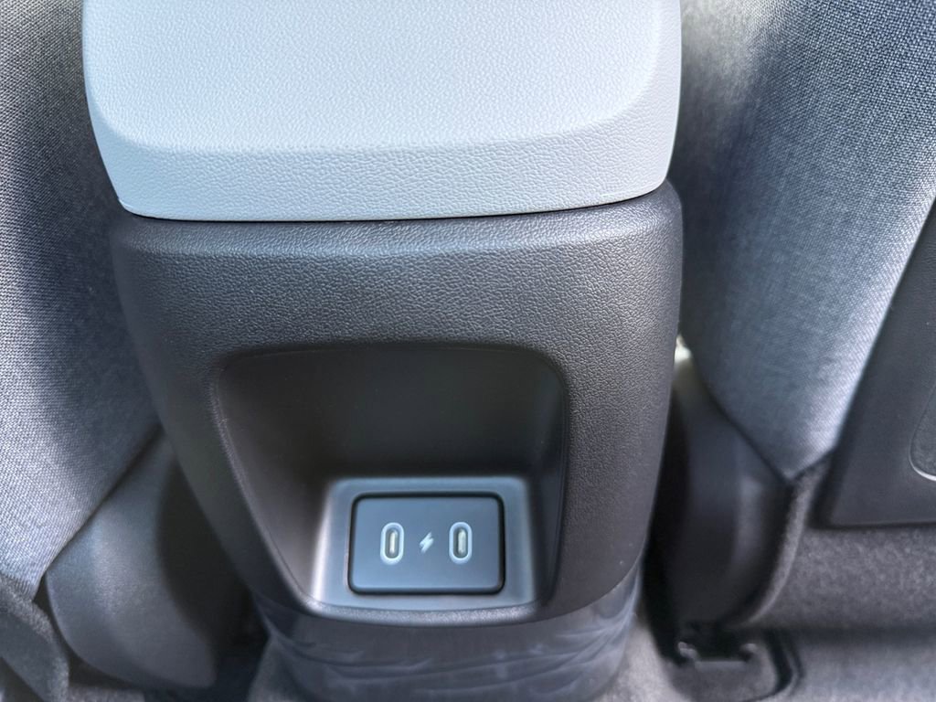 Used 2025 Hyundai Elantra Limited image 19