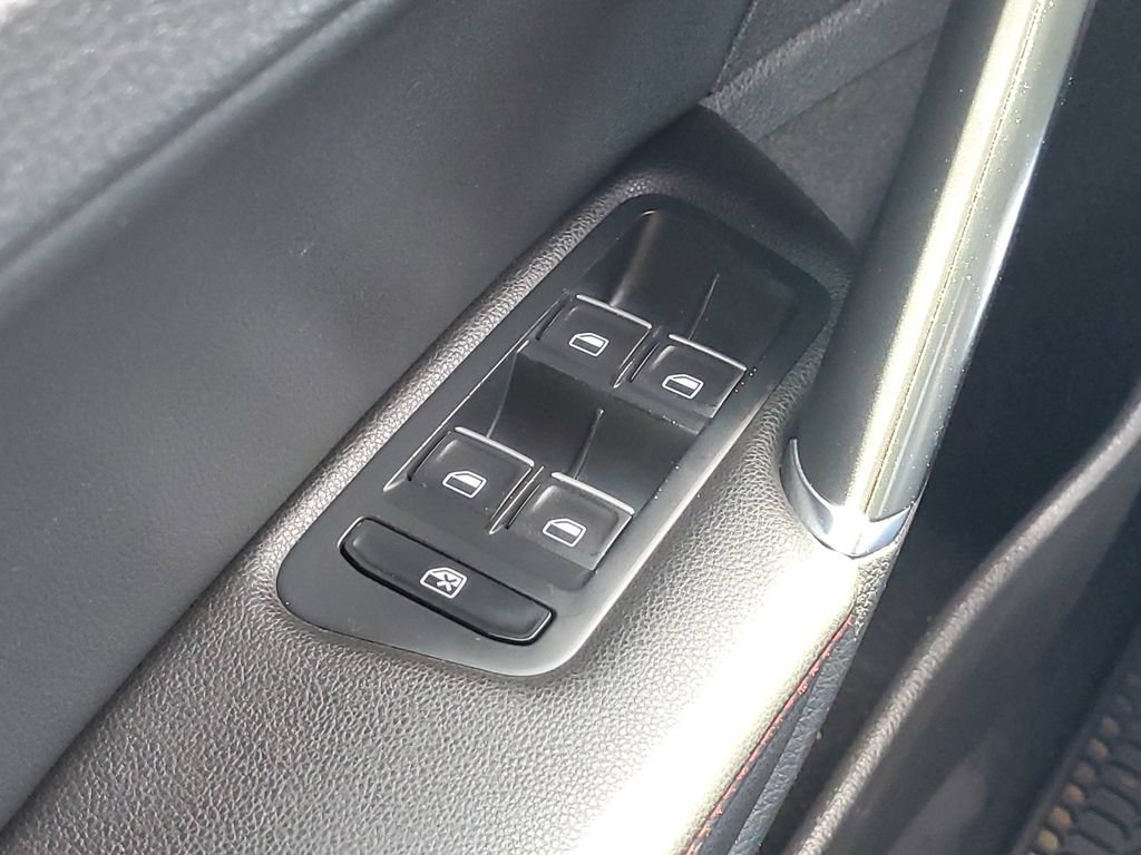 Used 2015 Volkswagen GTI SE FWD image 14