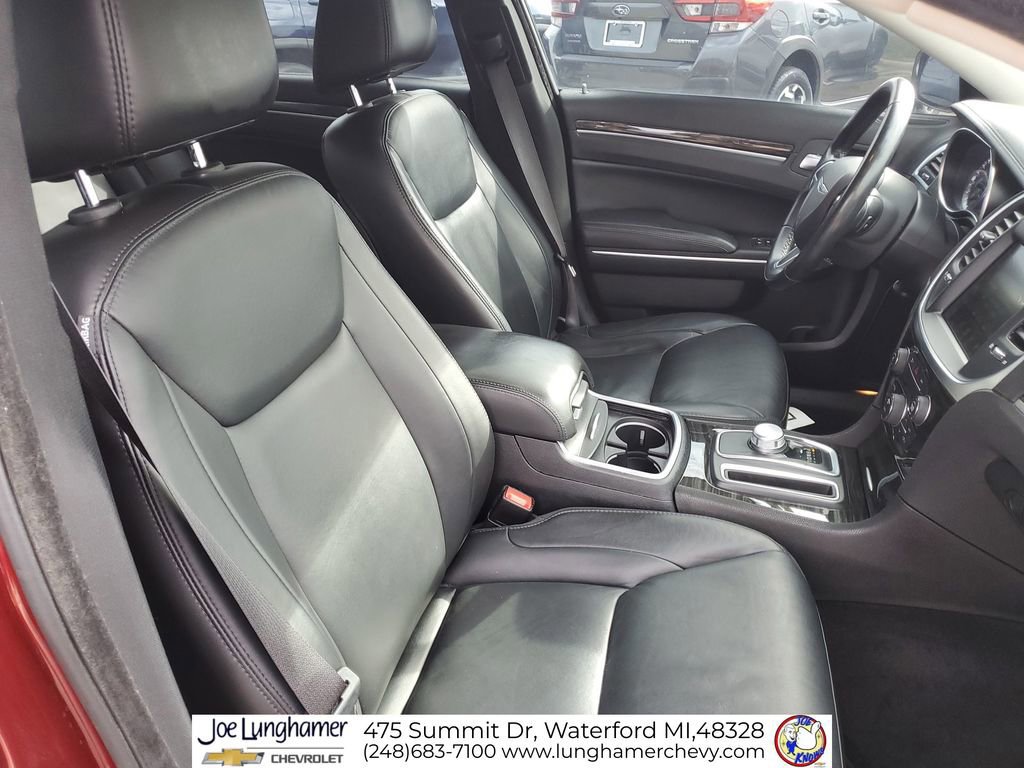 Used 2016 Chrysler 300 Limited image 27