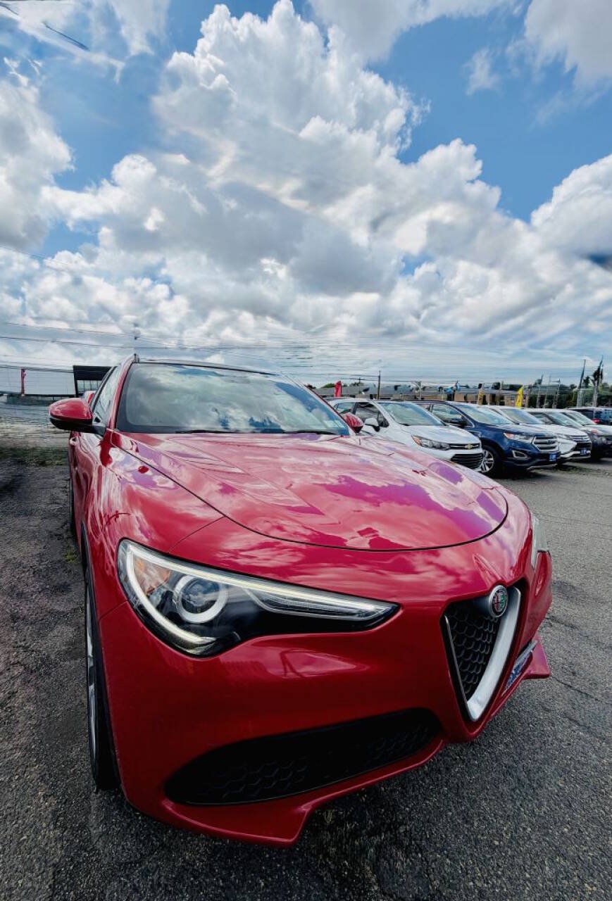 Used 2018 Alfa Romeo Stelvio Ti Sport AWD/4WD image 2