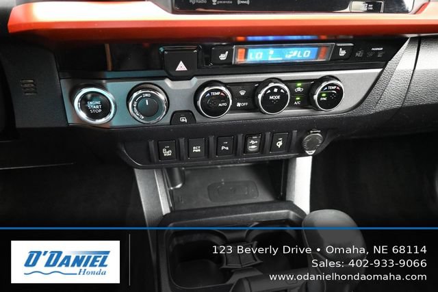 Used 2016 Toyota Tacoma TRD Off-Road AWD/4WD image 32