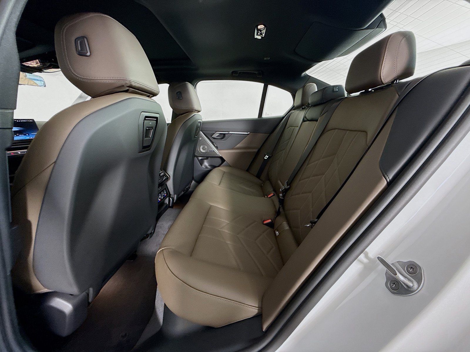 New 2027 BMW i5 eDrive40 RWD image 26