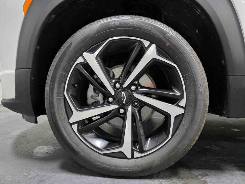 Used 2023 Chevrolet TrailBlazer RS w/ Sun and Liftgate Package AWD/4WD image 5