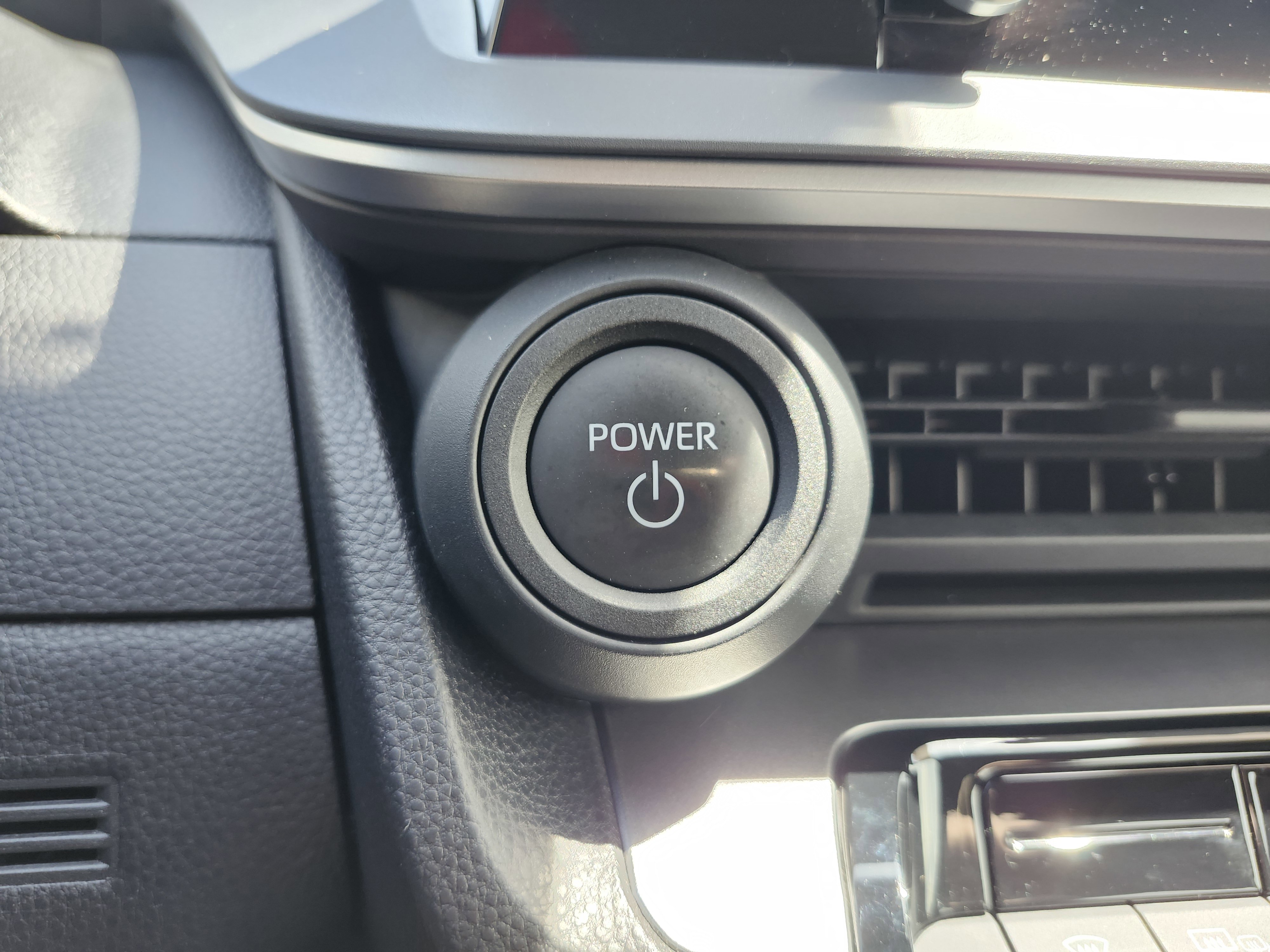 Used 2024 Toyota Prius LE image 8