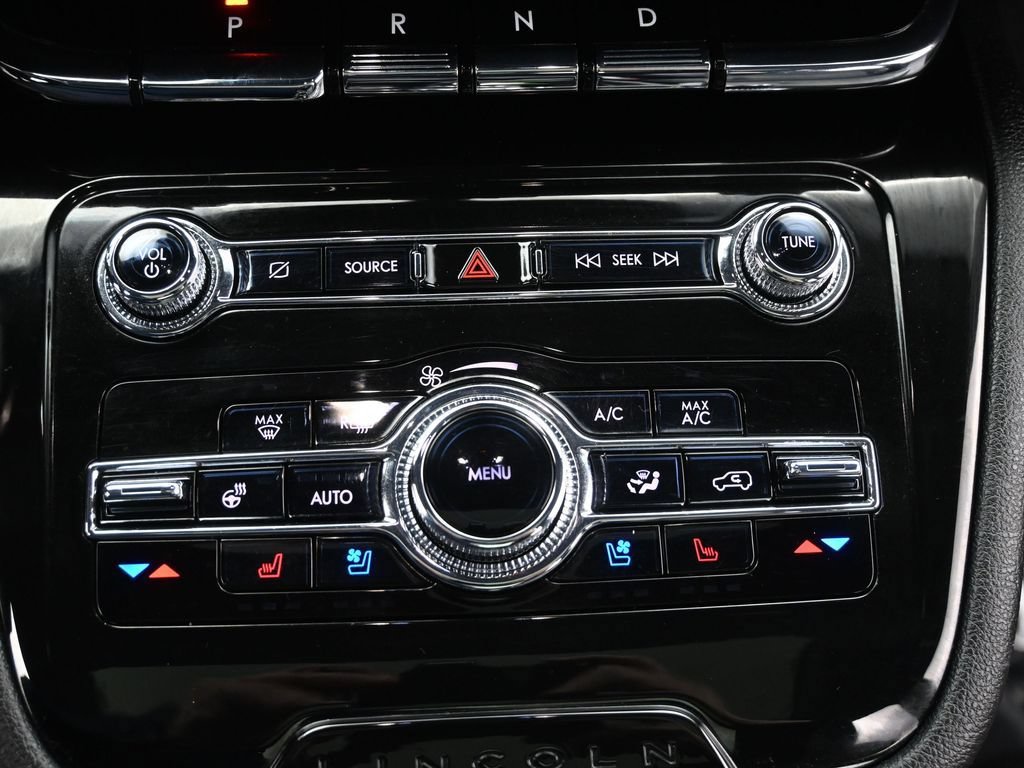 Used 2022 Lincoln Corsair AWD w/ Premium Package image 16