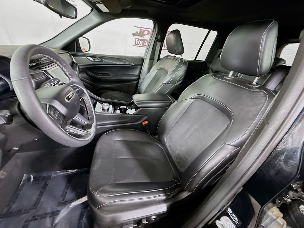 Used 2023 Jeep Grand Cherokee Altitude AWD/4WD image 26
