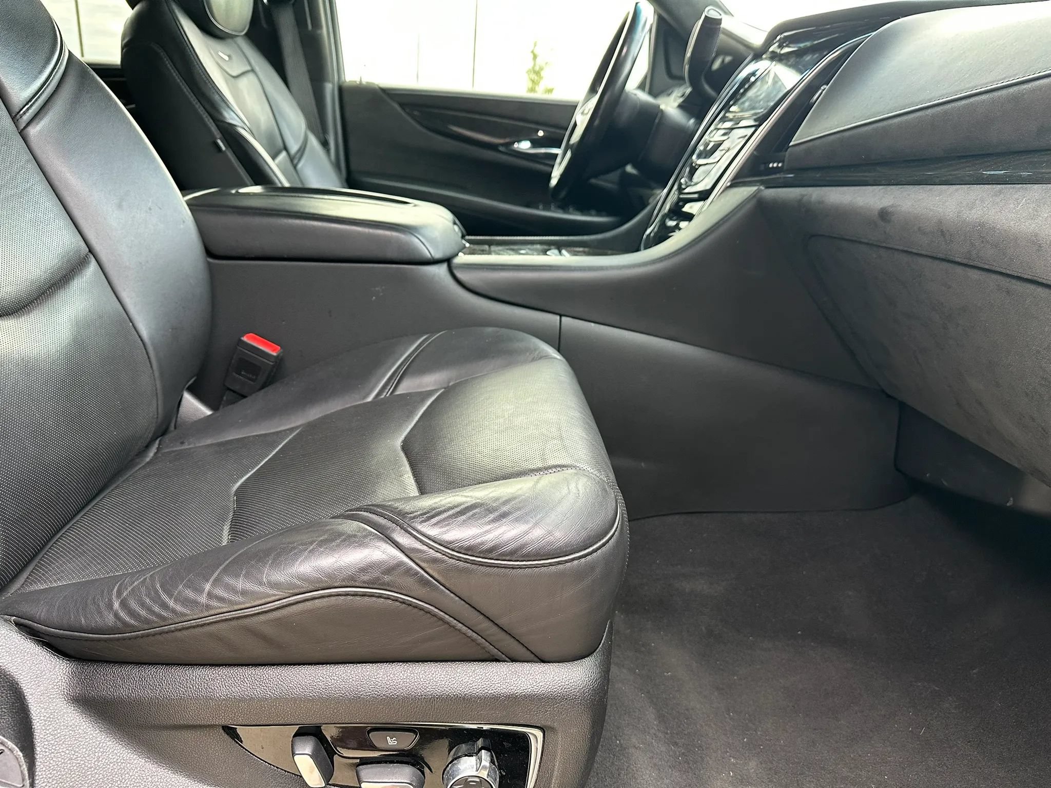 Used 2019 Cadillac Escalade ESV Platinum AWD/4WD image 20