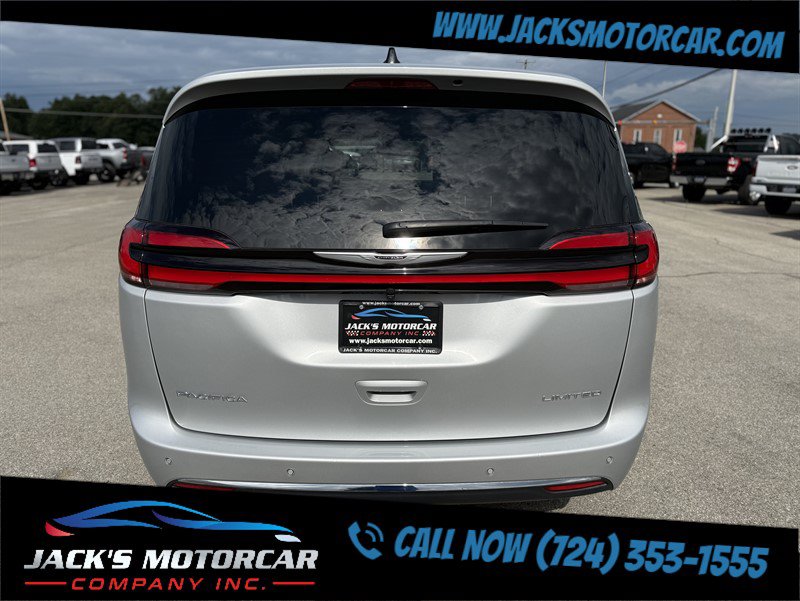 Used 2026 Chrysler Pacifica Limited FWD image 13